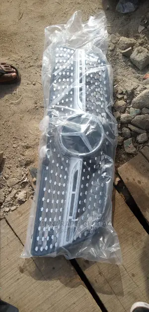 2010 Model Mercedes Benz ML 350 Diamond Front Grille.