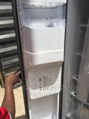 Samsung 560liters Side by Side Refrigerator With Ice Maker