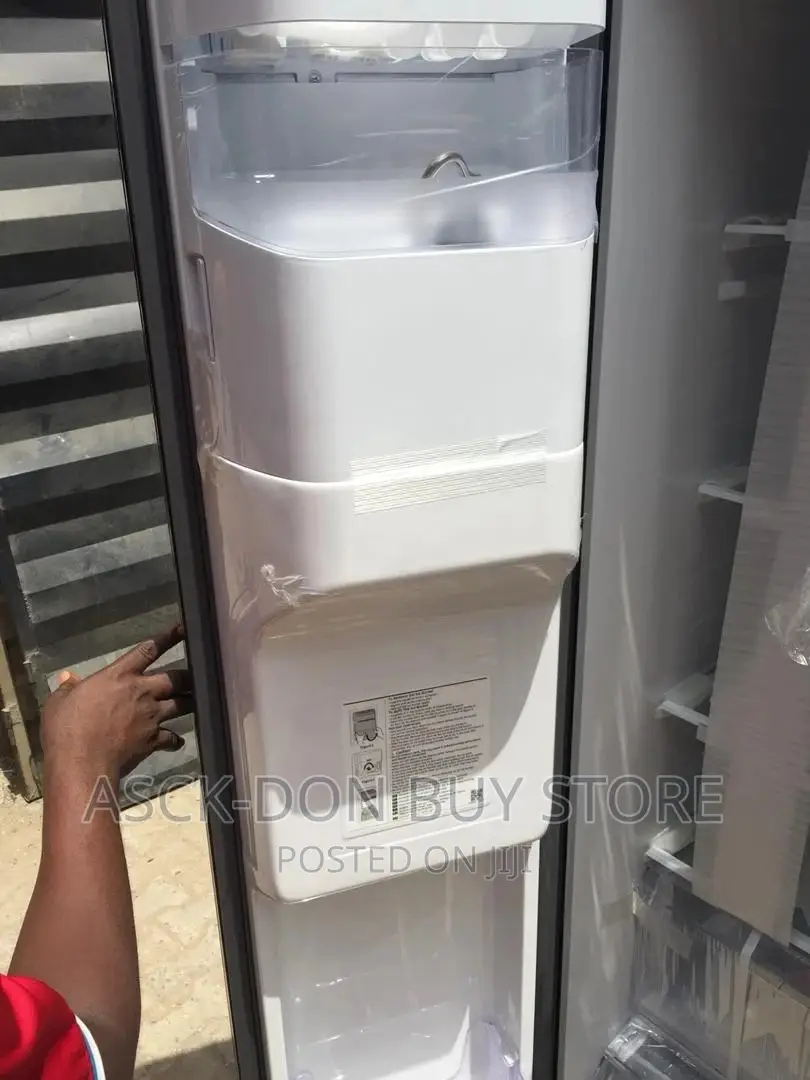 Samsung 560liters Side by Side Refrigerator With Ice Maker