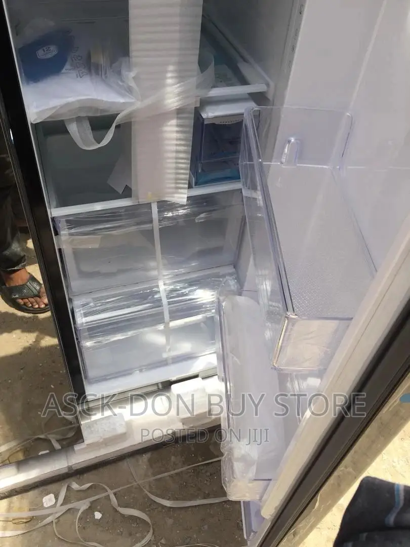 Samsung 560liters Side by Side Refrigerator With Ice Maker