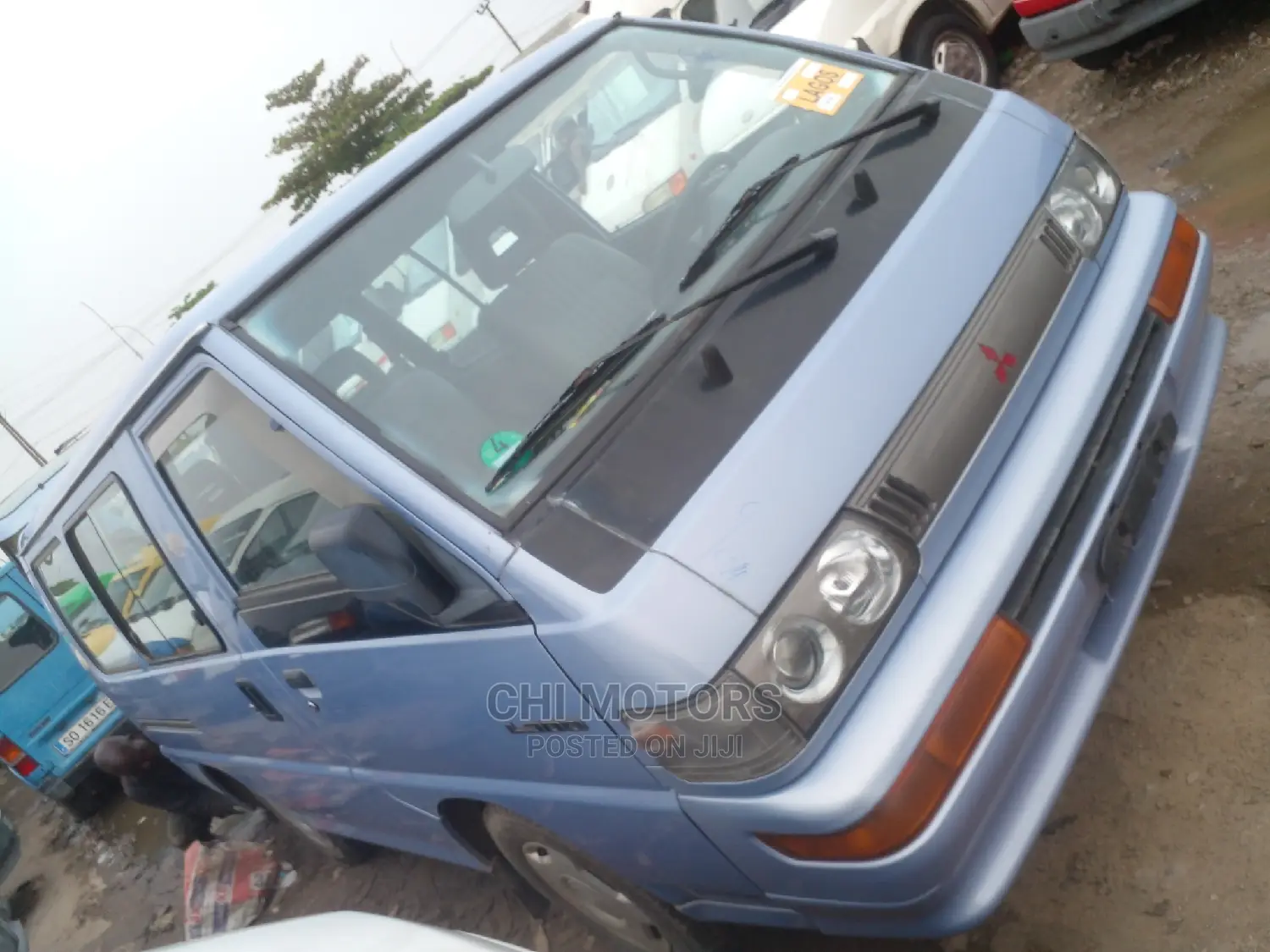 Mitsubishi L300 2004 Blue