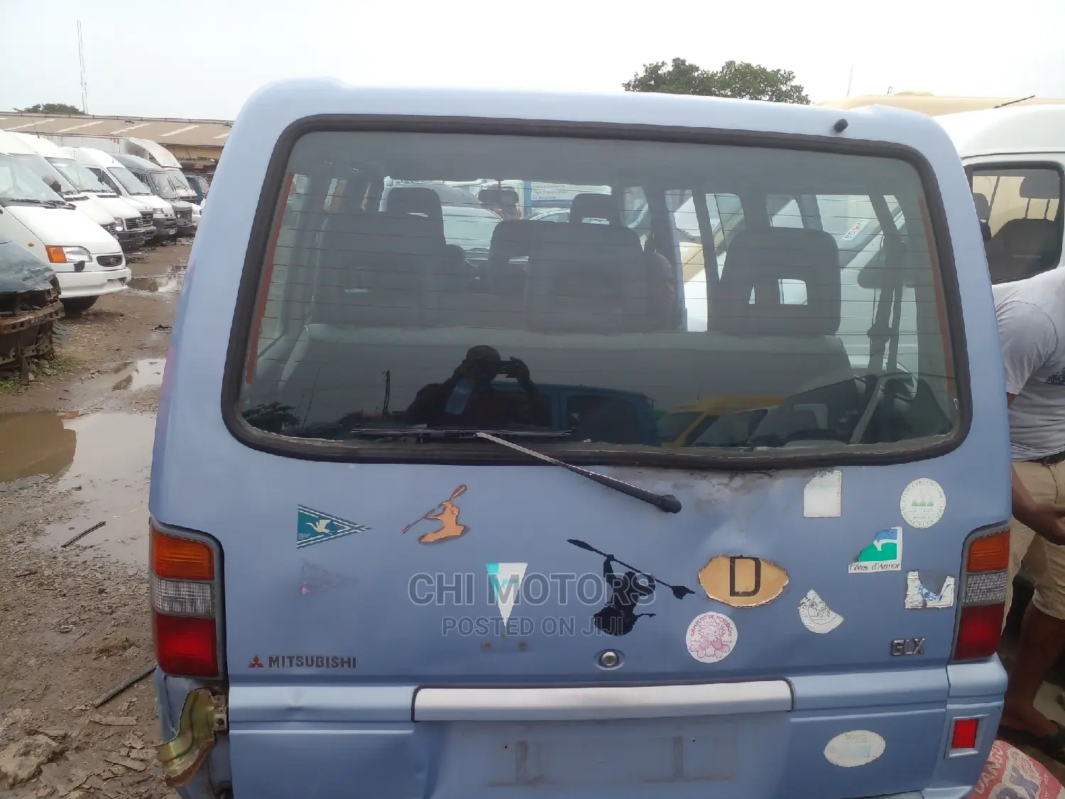 Mitsubishi L300 2004 Blue