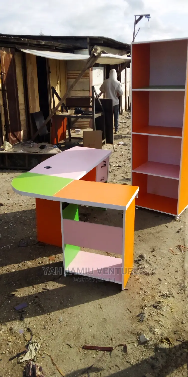 (Sit Up) Executive Table