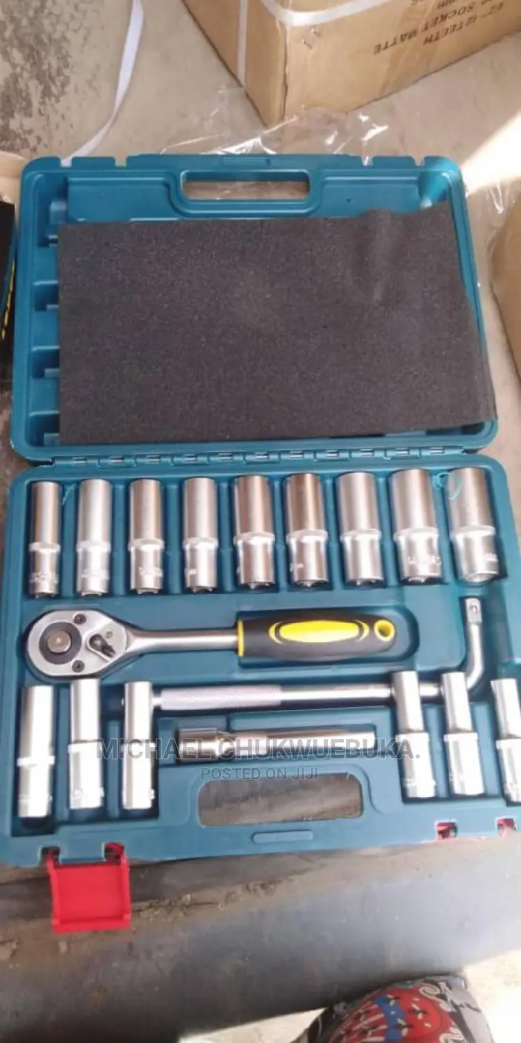 Long Sockets Set White