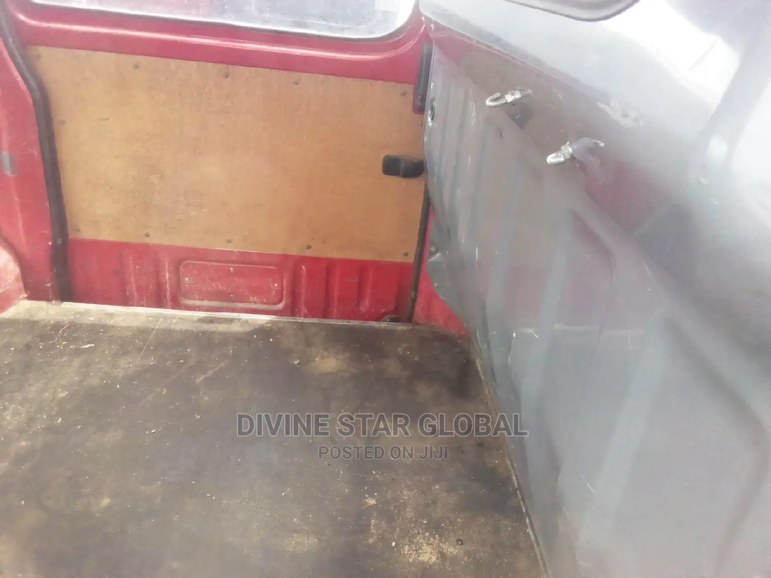 Toyota HiAce 2004 Red