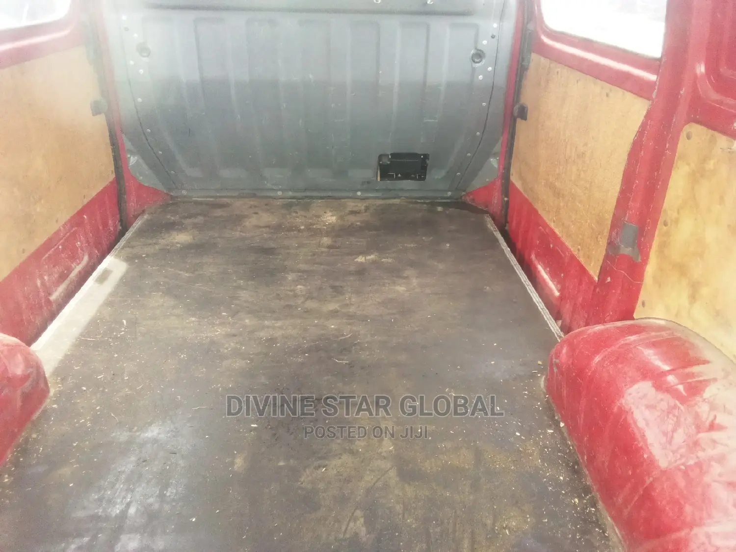Toyota HiAce 2004 Red