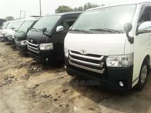 Toyota HiAce 2010 White
