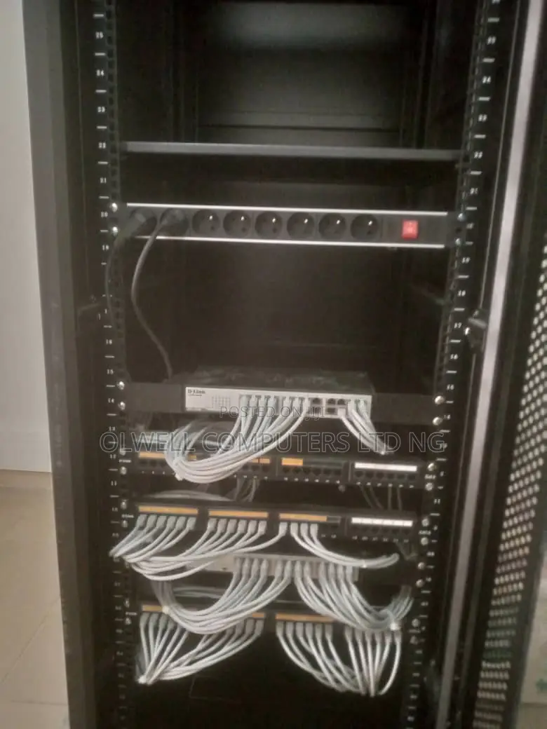 Aico 42U 800*1000 Floor Standing Network Rack Cabinet