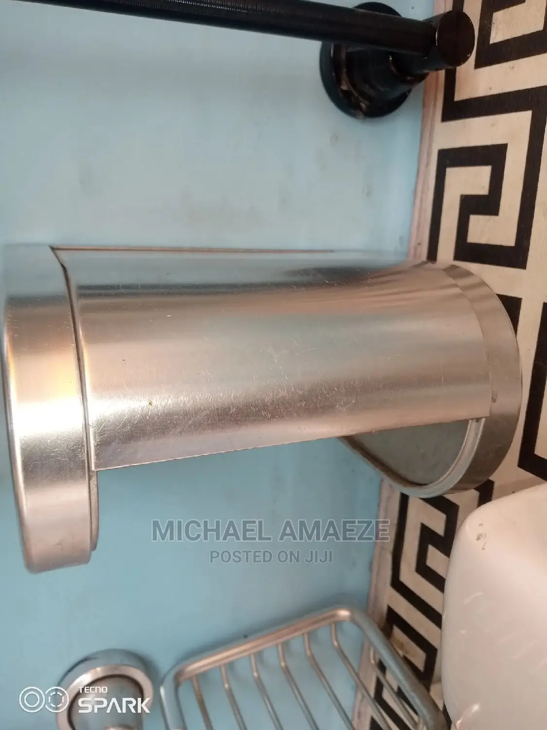 Tissue Holder