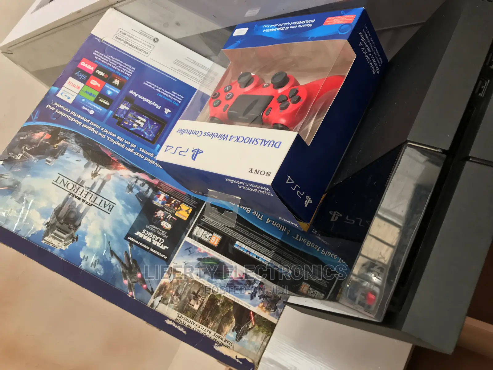 Clean Regular Ps4 Plus + 1 Controller and Fifa25, UFC4, Etc