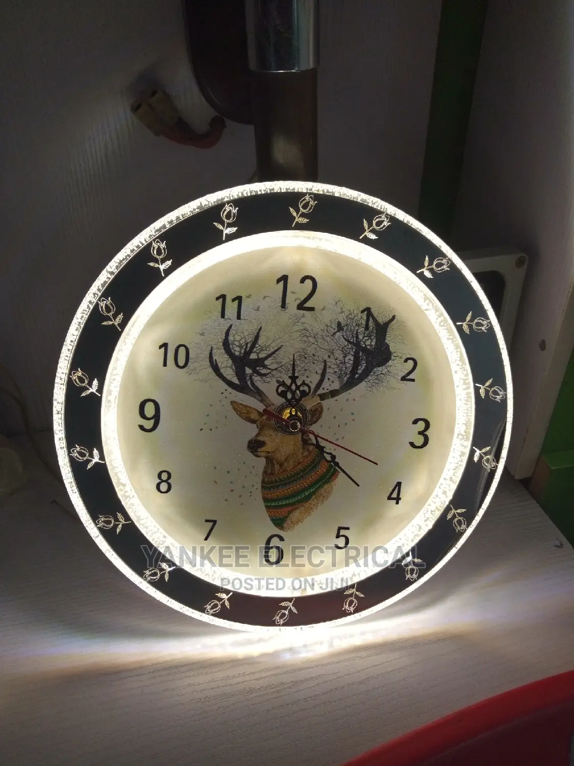 Quality Led Wall Bracket With Clock and It Show 3 Colours