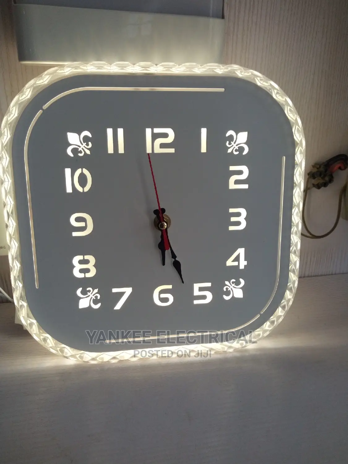 Quality Led Wall Bracket Clock Wirh 3 Differents Colours