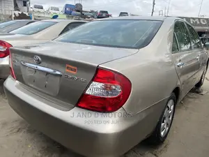 Toyota Camry 2004 Gold