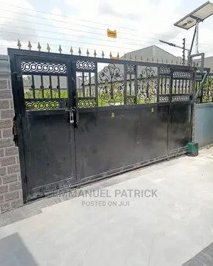 Automated Gate With Solar Panel