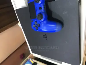 Clean Ps4 Plus 1 Pad and LOU, MK11, Fifa25 Etc