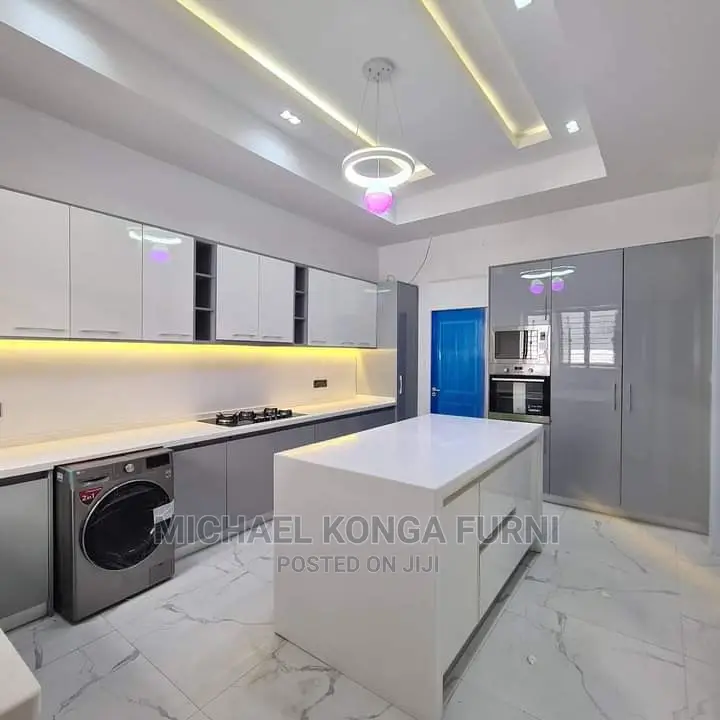 Luxurious Kitchen Cabinet