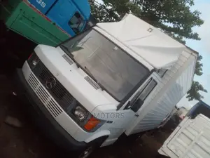 Mercedes Truck 3100 4tyres