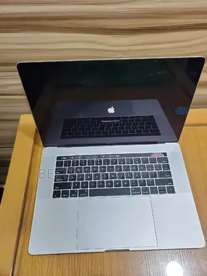 Laptop Apple MacBook Pro 2017 16GB Intel Core I7 SSD 512GB