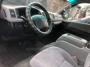 Toyota HiAce 2010 Black