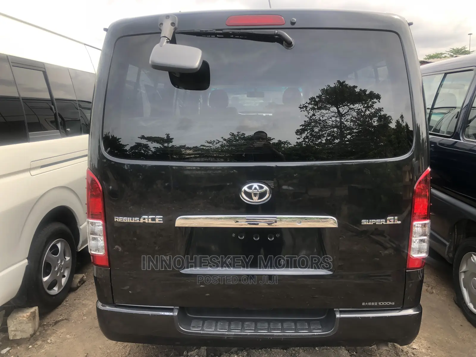Toyota HiAce 2010 Black