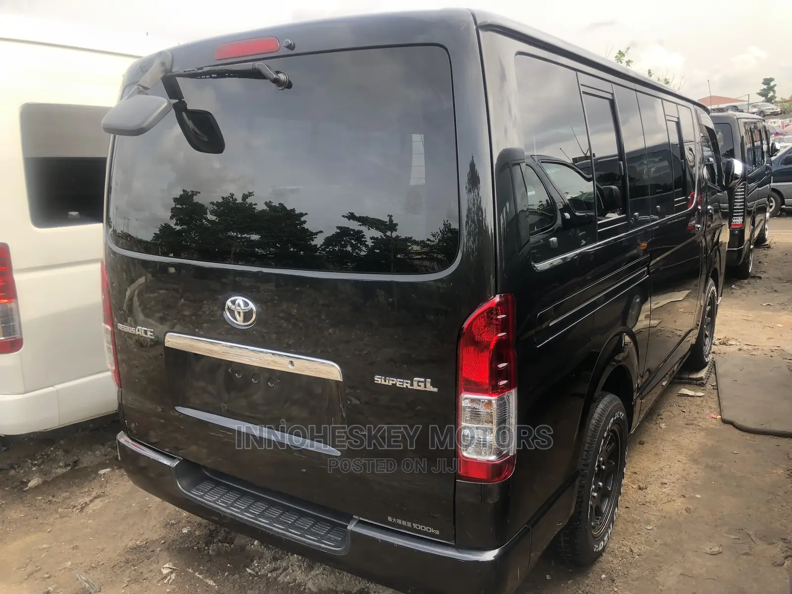 Toyota HiAce 2010 Black