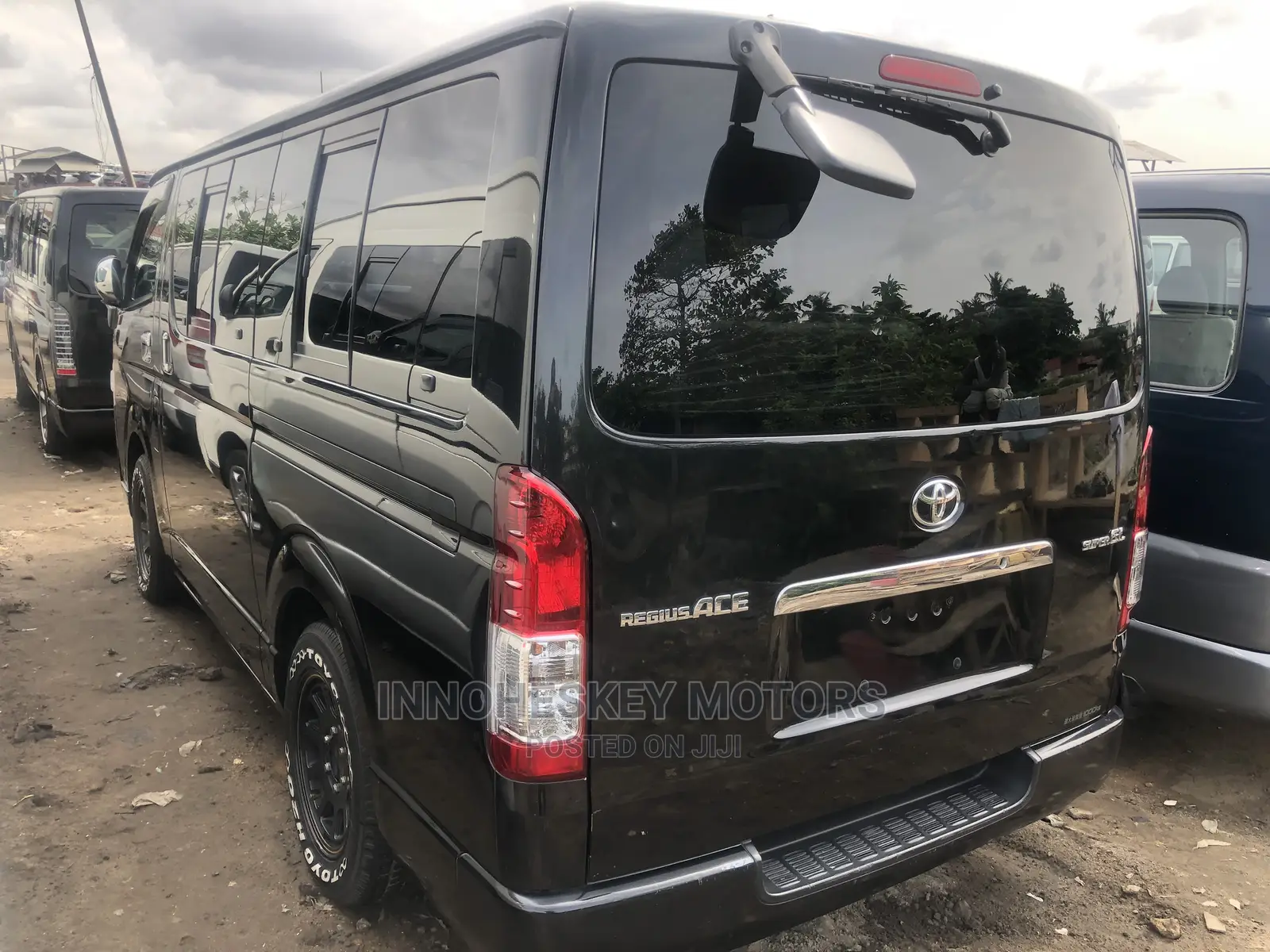 Toyota HiAce 2010 Black