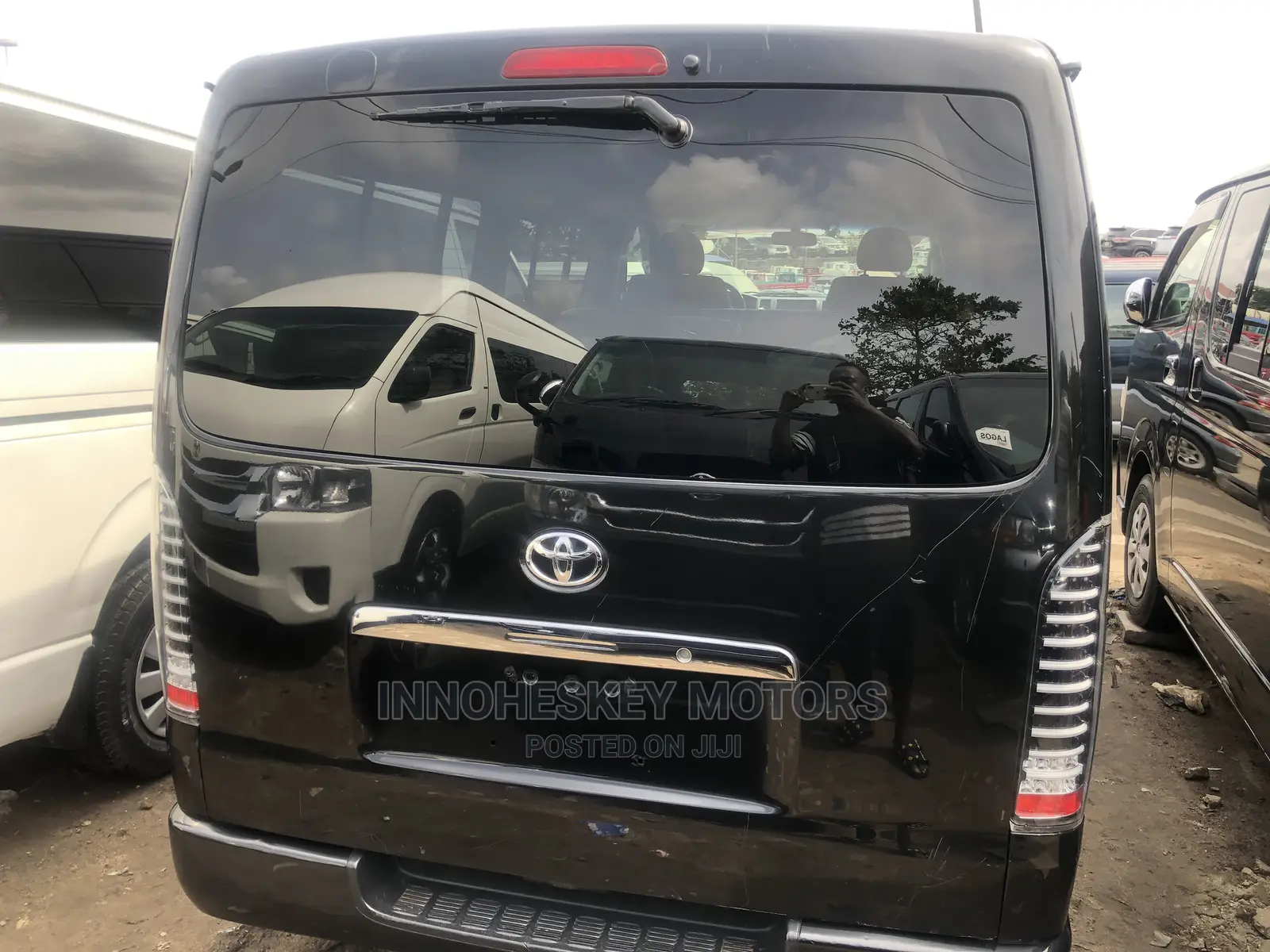 Toyota HiAce 2012 Black