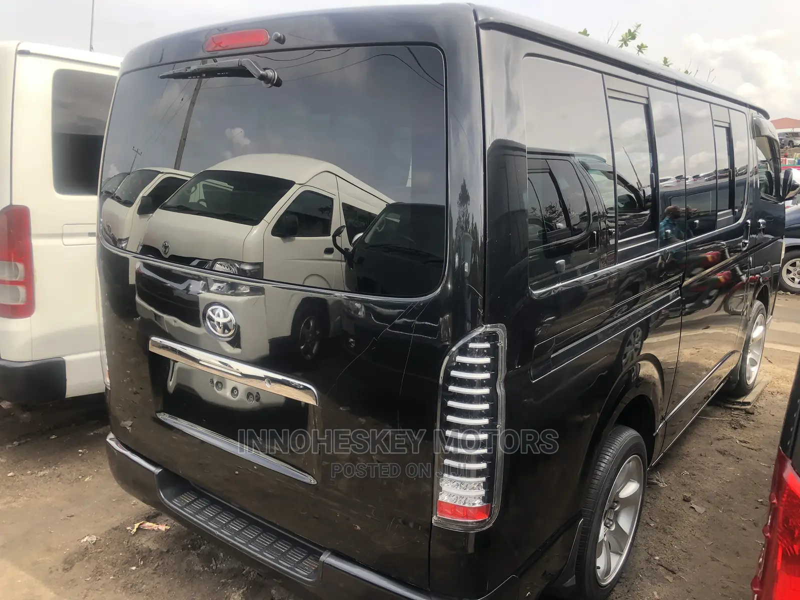 Toyota HiAce 2012 Black