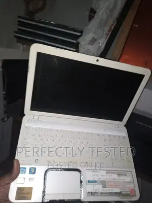 Laptop Toshiba Satellite S70T 4GB Intel Core i5 HDD 320GB