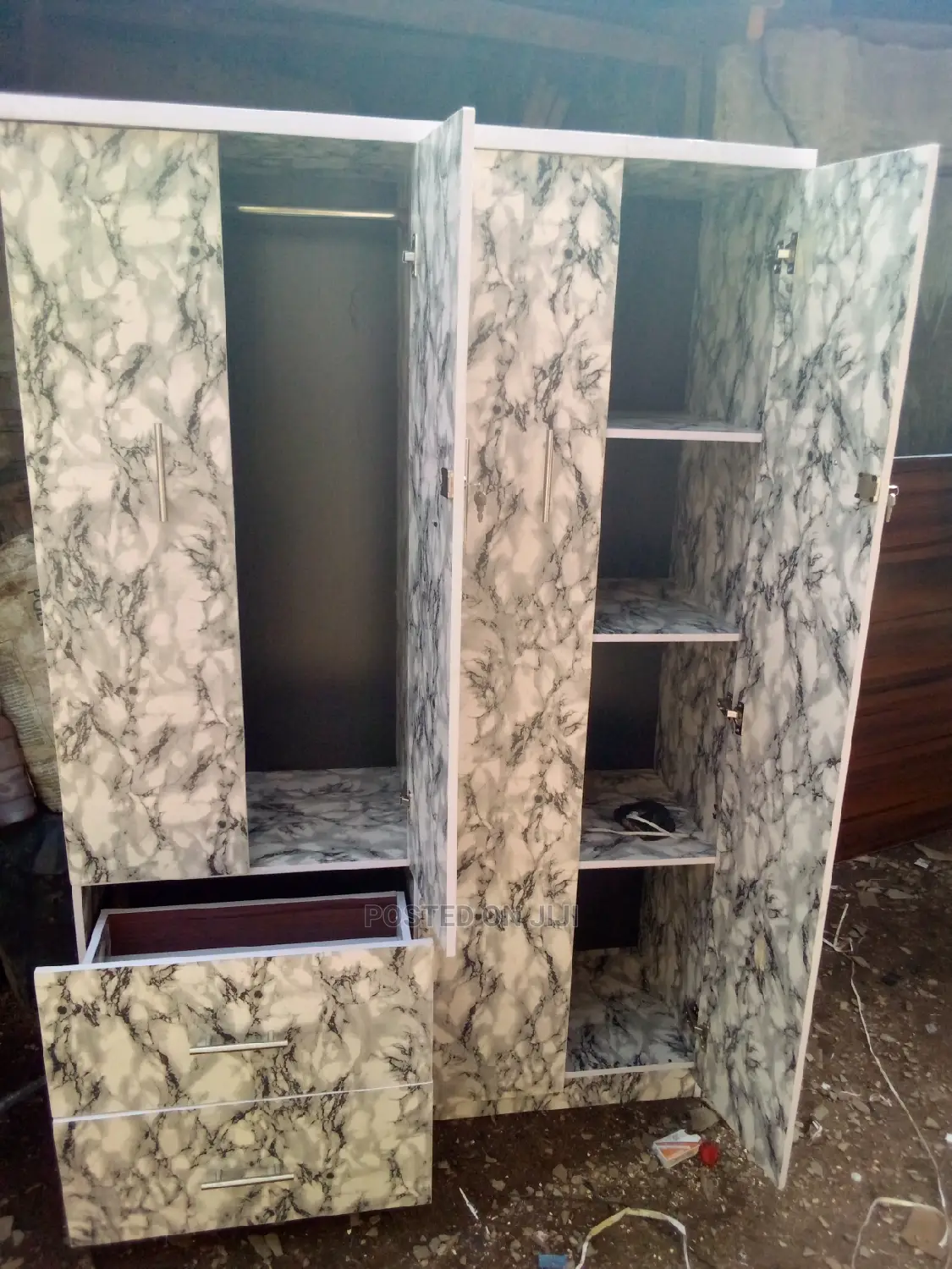 Wardrobe - Size 4 Ft Wide 6 Ft Height