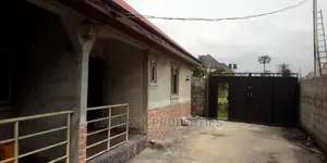 3bdrm Block of Flats in Farm Road, Rumuahalu for sale