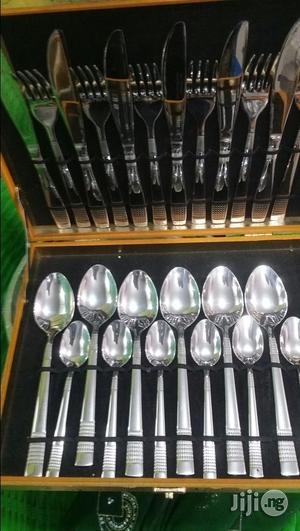 24pcs Cultlery Set With Golden Box