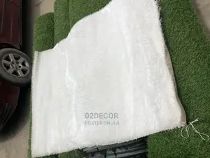 Plain White Fluffy Carpet (4/6 And 5/7)