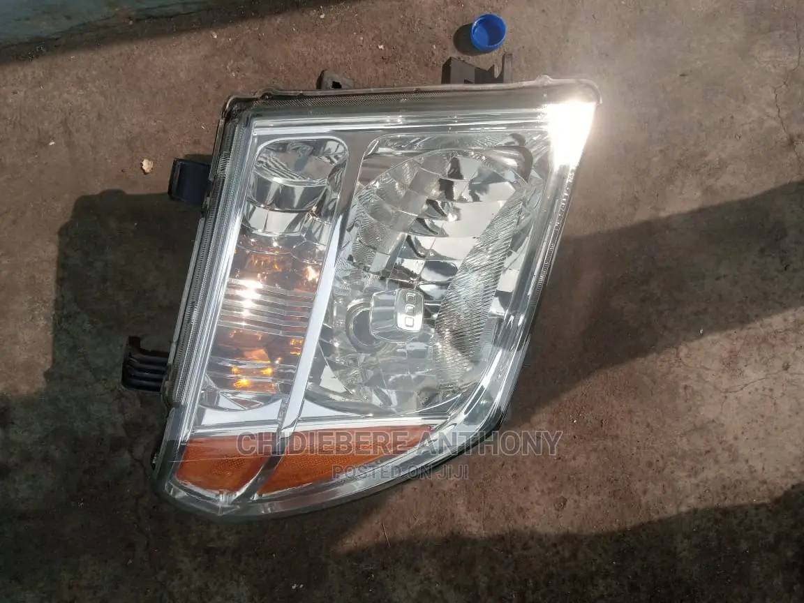 Headlight Pathfinder 2005 Model, Available