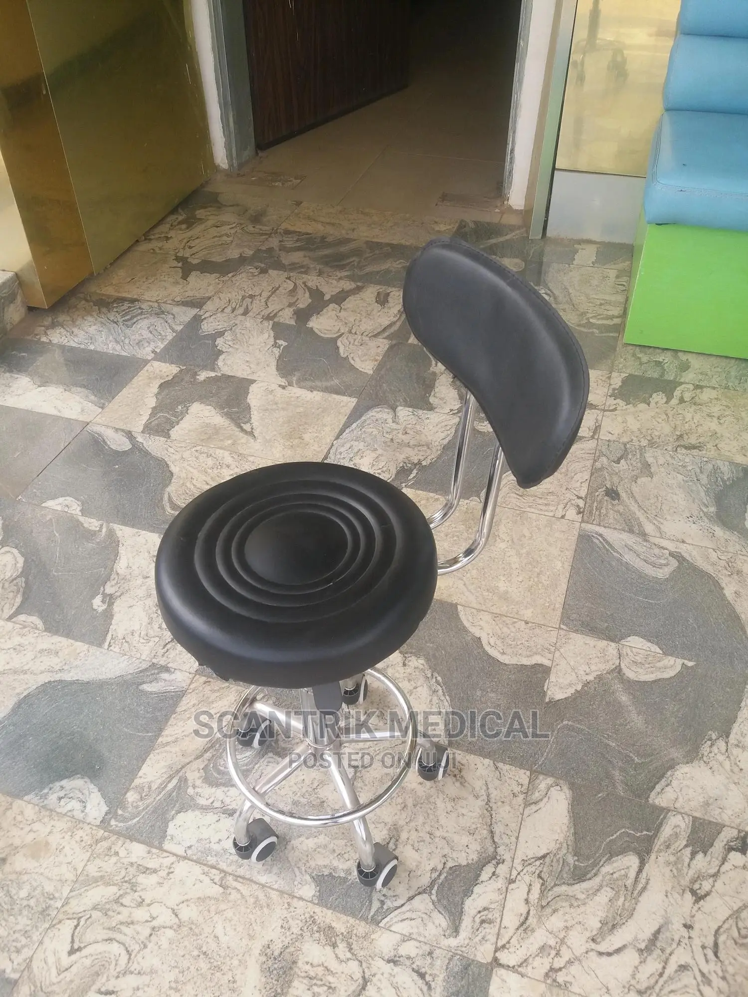 Backrest Lab Stool