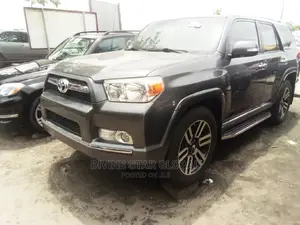 Toyota 4-Runner Limited 4X4 2013 Gray