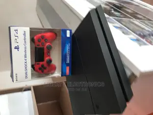 Clean Ps4 + 1 Pad and Fifa25, UFC4, NFS, Starlit Etc.