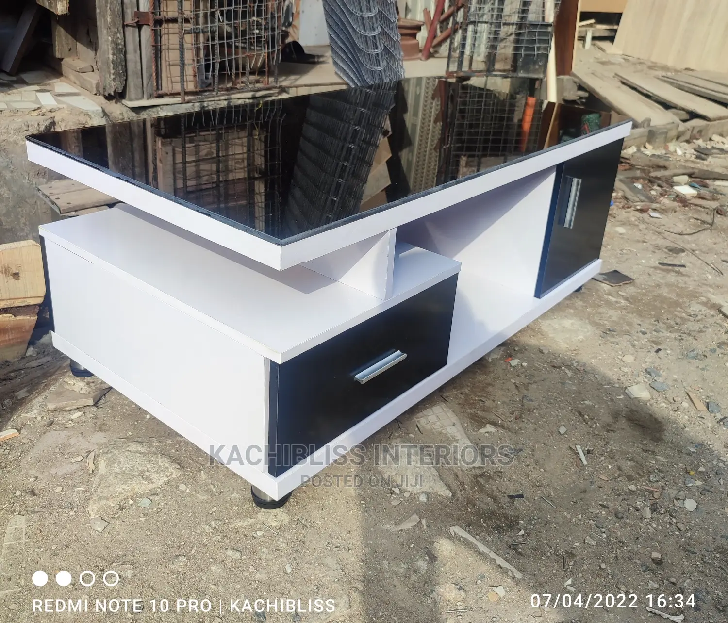 Beautiful Center Table 01