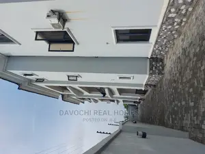 2bdrm Apartment in Okun Ajah, Lafiaji for rent