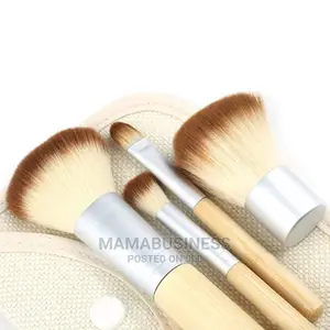 4 Piece Cosmetic Make Up Brush + 15 Colour Makeup Concealer Palette