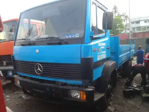 Mercedes 814 Truck Blue 4cylinder