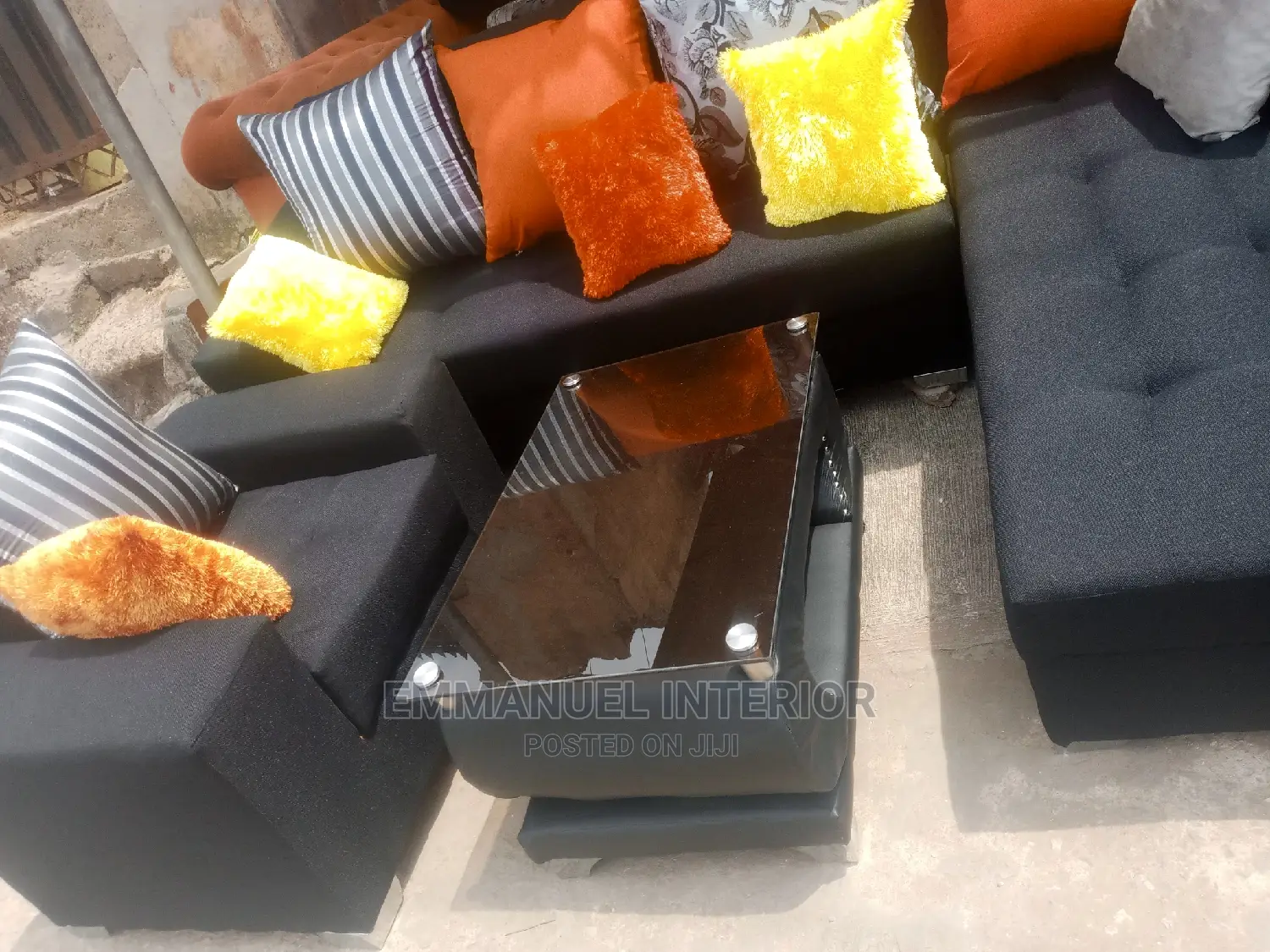 A Standard L Shape With Center Table