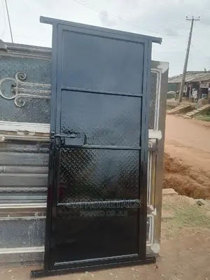 6ft 4ft Shop Gate With Chequered Plate