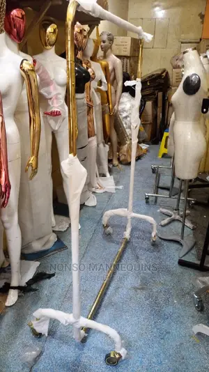Single Gold Cloth Rack For Clothes Display