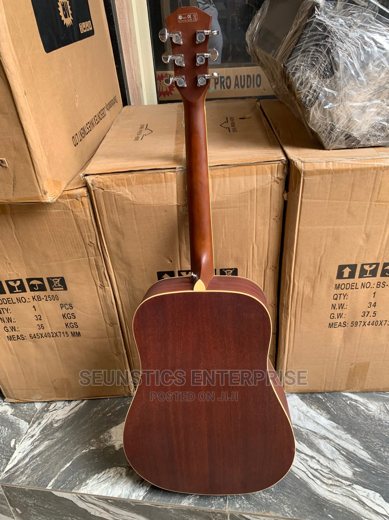 Quality Dame Acoustic Guitar