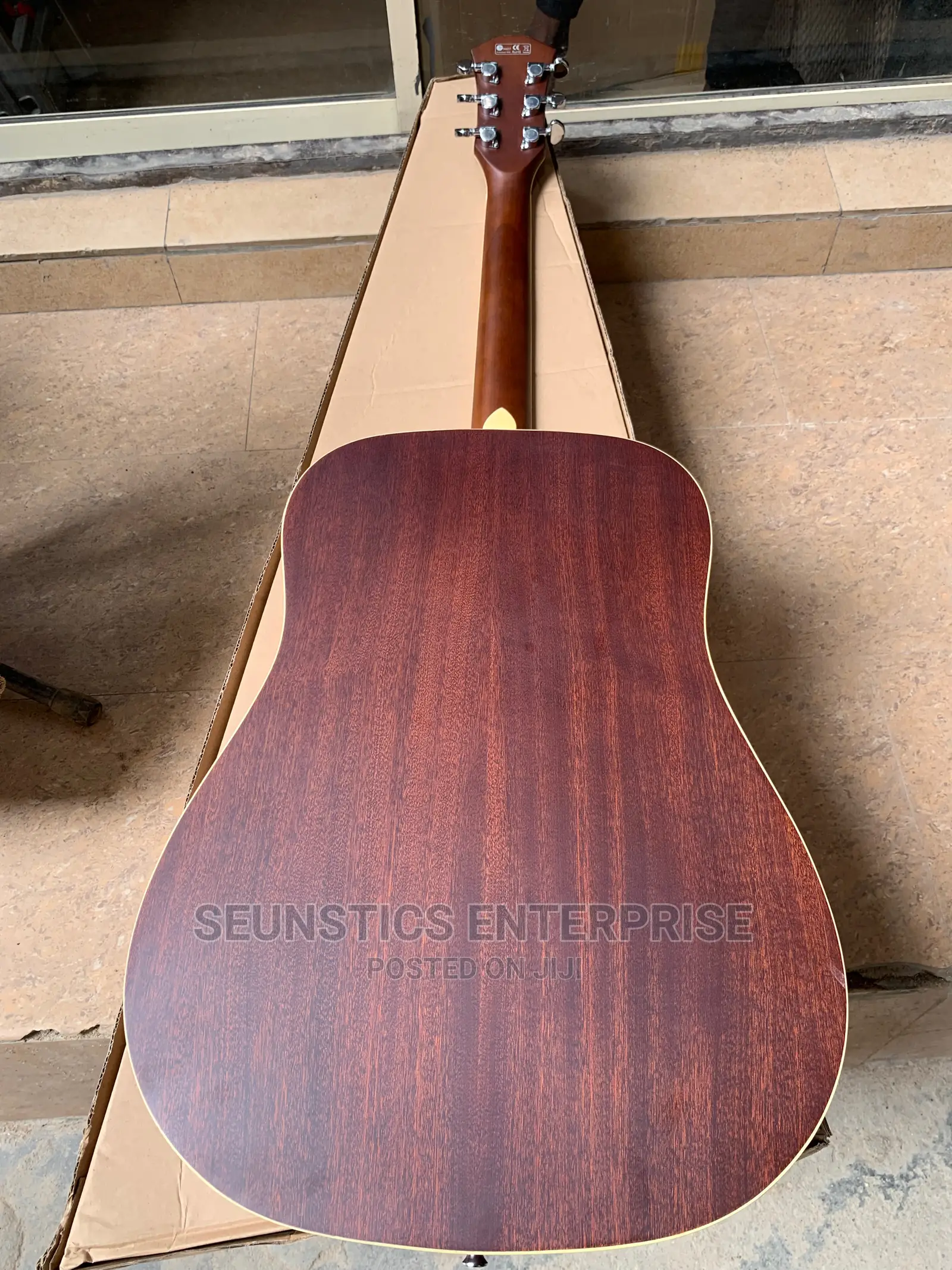 Quality Dame Acoustic Guitar