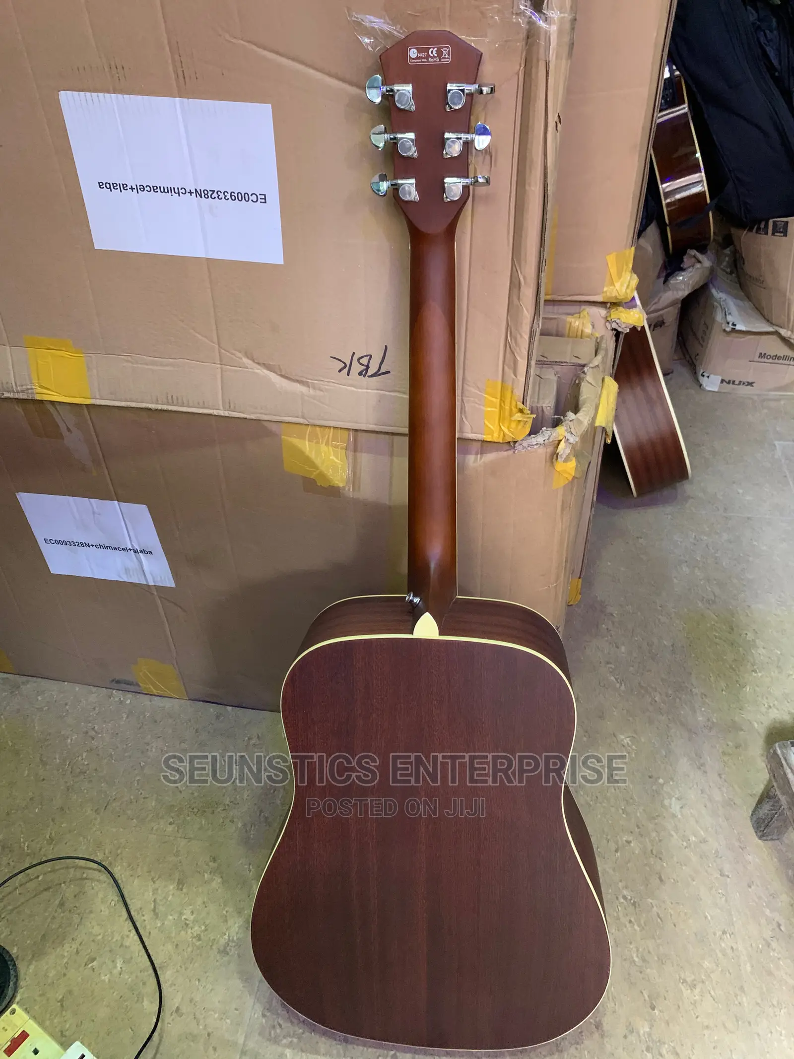 Quality Dame Acoustic Guitar