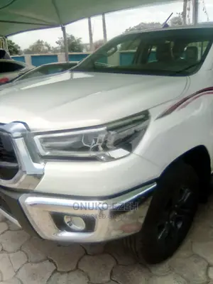 New Toyota Hilux 2021 White