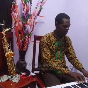 SAXOPHONE Instructor