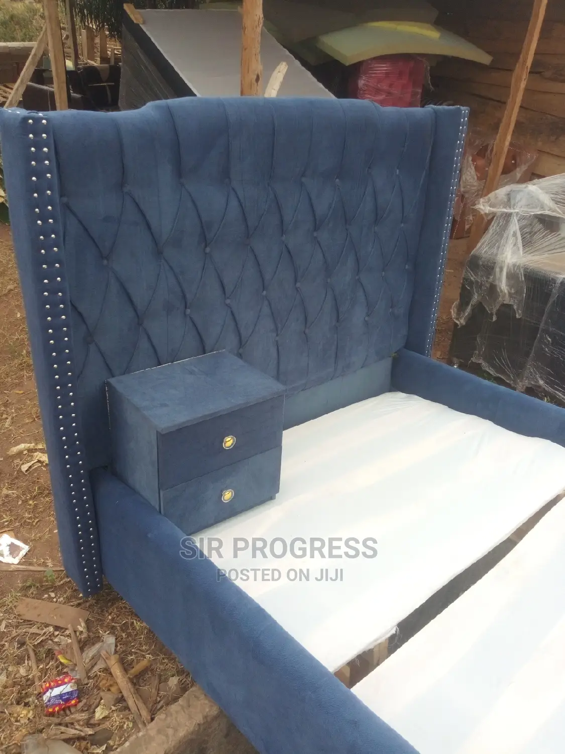 Simple and Clasic 41⁄2 Size Bedframe
